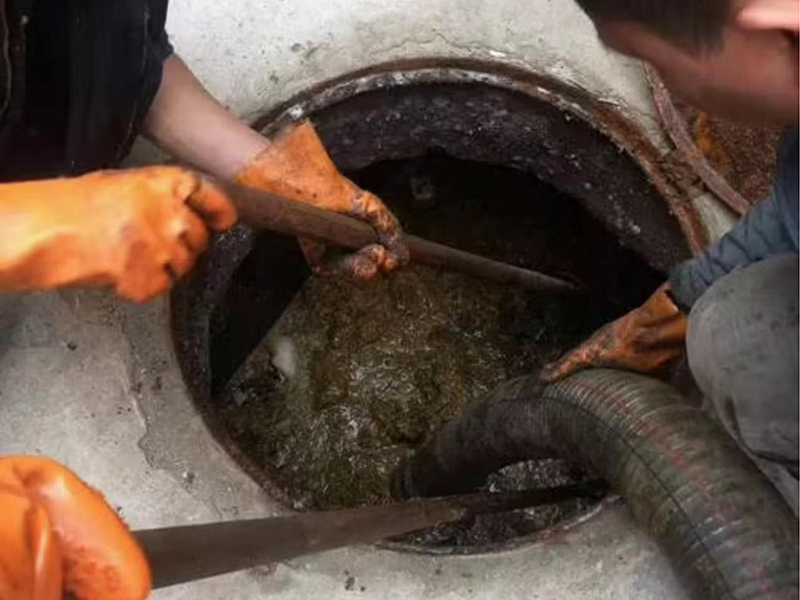 伊通清理化粪池时如何避免沼气的危害？